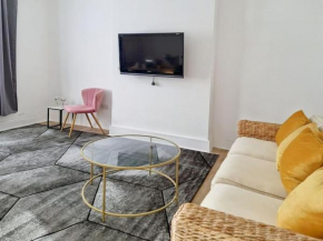 Evo Stays - Gravesend 2 bedroom - 2 mins walk to Station Town Centre